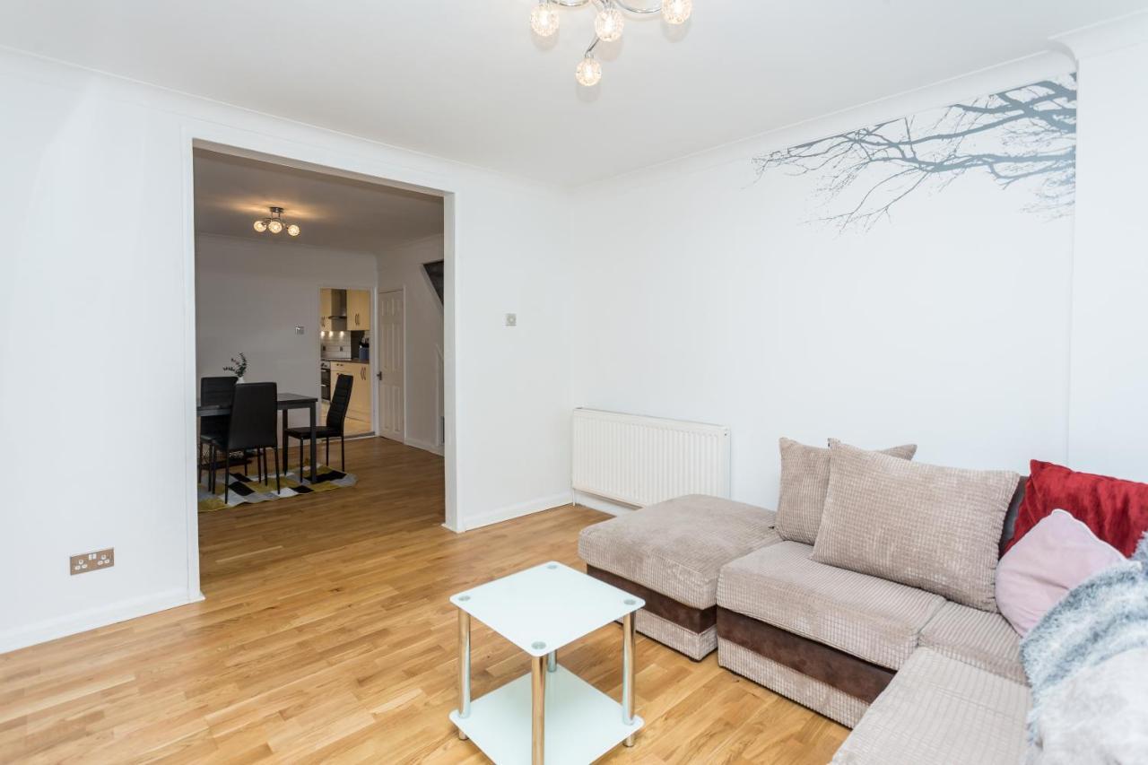 The White & Warm, Free Parking & Wifi, 8 Beds Villa Colchester Exterior photo