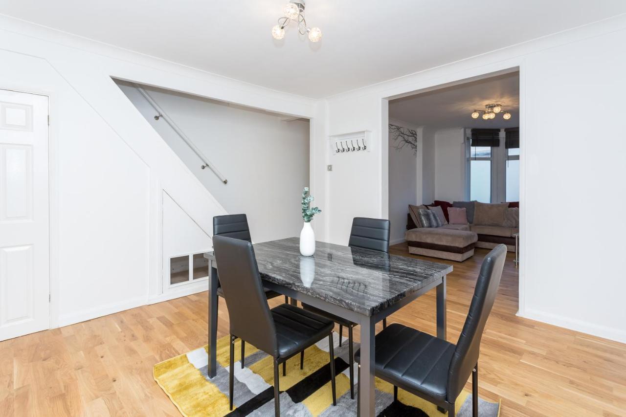 The White & Warm, Free Parking & Wifi, 8 Beds Villa Colchester Exterior photo