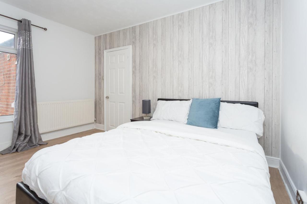 The White & Warm, Free Parking & Wifi, 8 Beds Villa Colchester Exterior photo